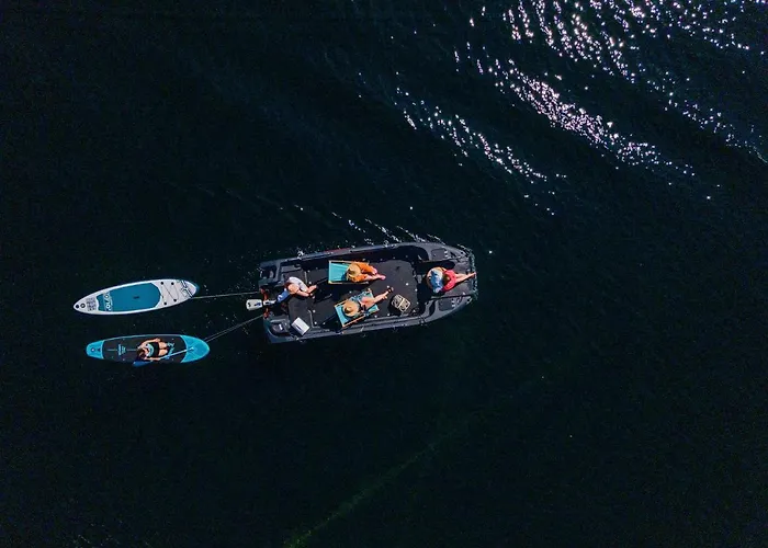 Floating Botel 4*