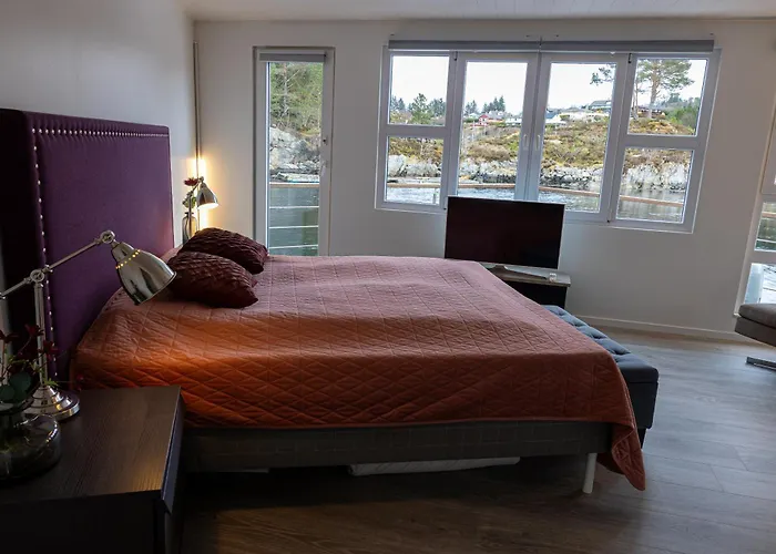 Botel Floating 4*