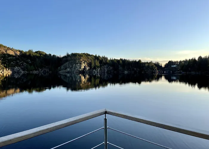 Floating Botel 4*