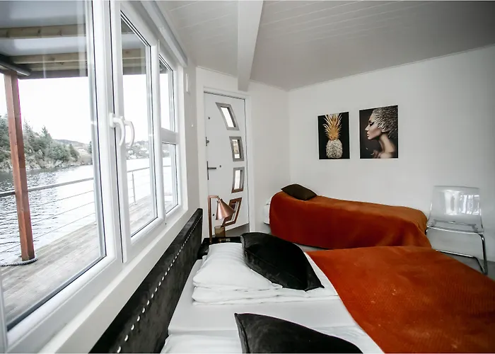 Botel Floating 4*
