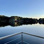 Floating Botel 4*