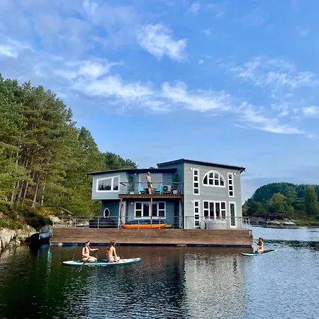 Botel Floating
