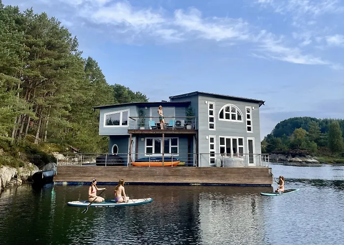 Floating Båthotell 4*