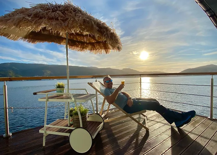 Floating Båthotell 4*