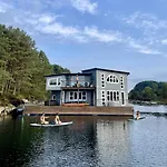 Floating Hotel na wodzie 4*