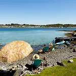 Floating Hotel na wodzie